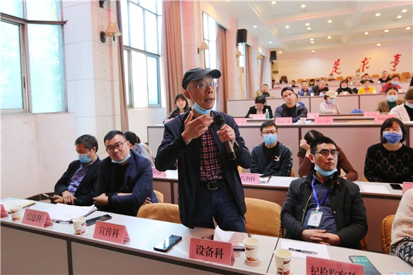 设备科主任 刘勇.jpg 设备科主任 刘勇.jpg