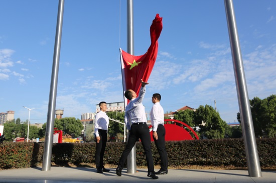 我院开展“喜迎二十大 欢度国庆节”升国旗仪式活动