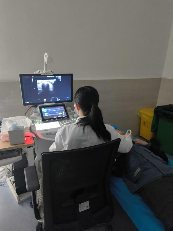 科技赋能超声诊断,智慧守护百姓健康 ——襄州区人民医院正式启用AI数智超声系统 科技赋能超声诊断,智慧守护百姓健康 ——襄州区人民医院正式启用AI数智超声系统